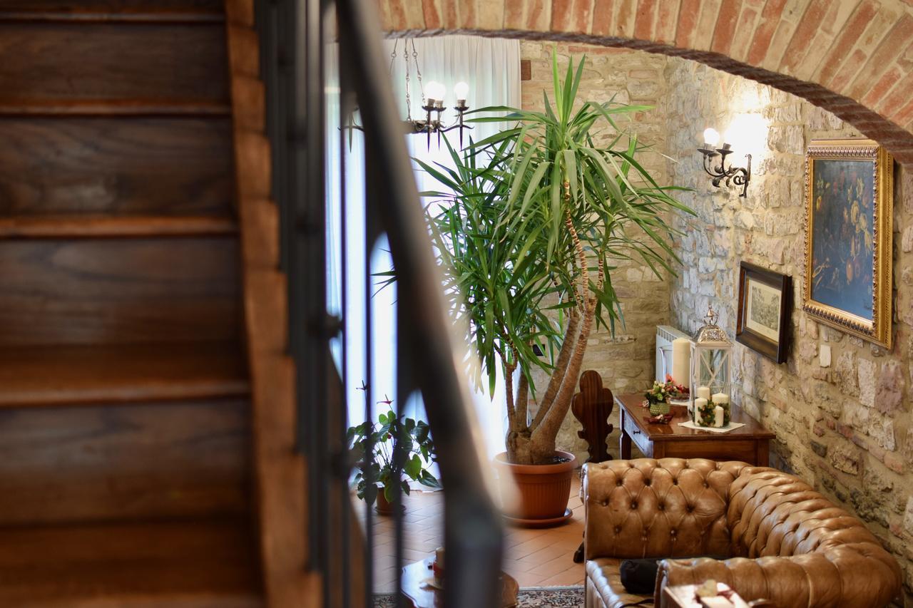 Residenza Le Logge Bed & Breakfast Gubbio Exterior photo